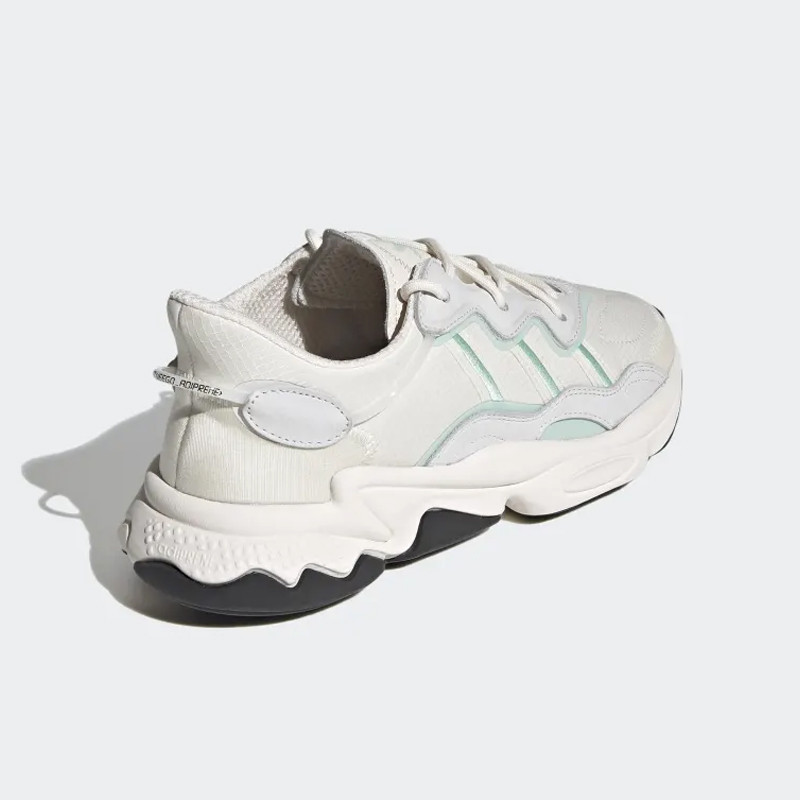 SEPATU SNEAKERS ADIDAS OZWEEGO