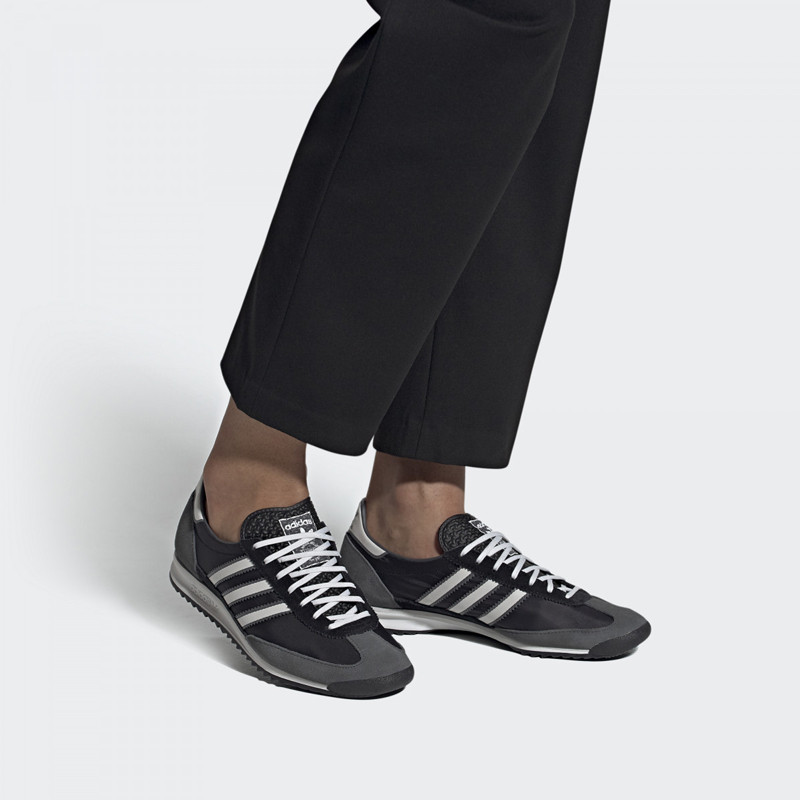 SEPATU SNEAKERS ADIDAS SL 72
