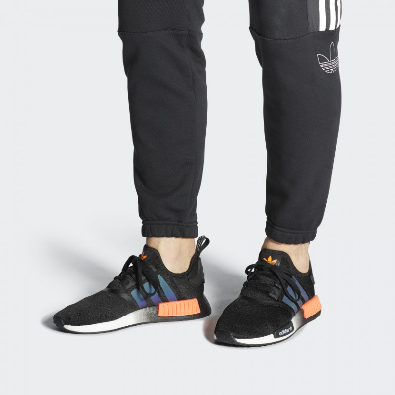 SEPATU SNEAKERS ADIDAS NMD_R1