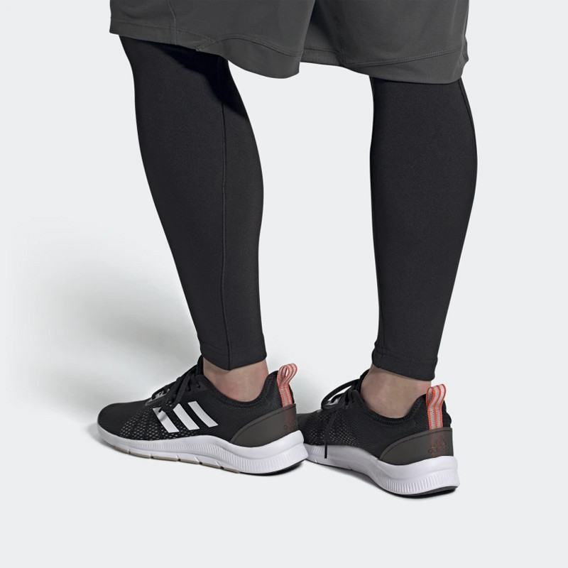 SEPATU TRAINING ADIDAS Asweetrain