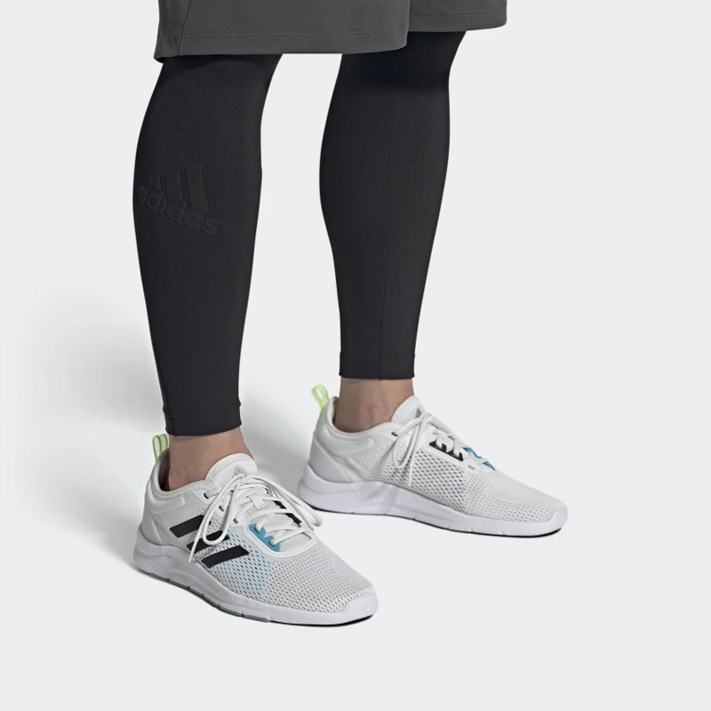 SEPATU TRAINING ADIDAS Asweetrain