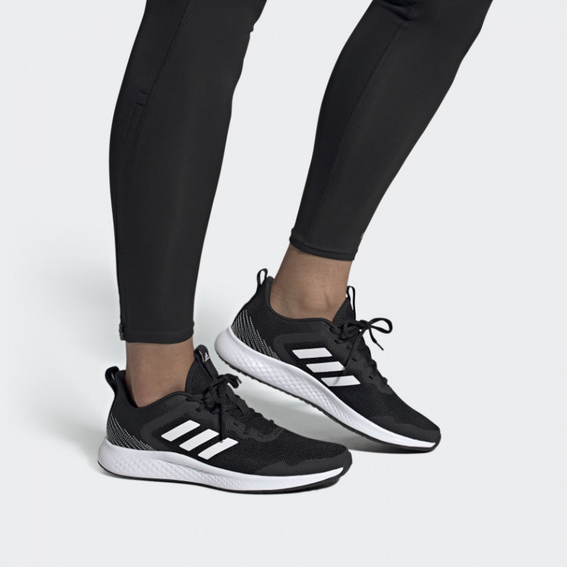 SEPATU LARI ADIDAS Fluidstreet