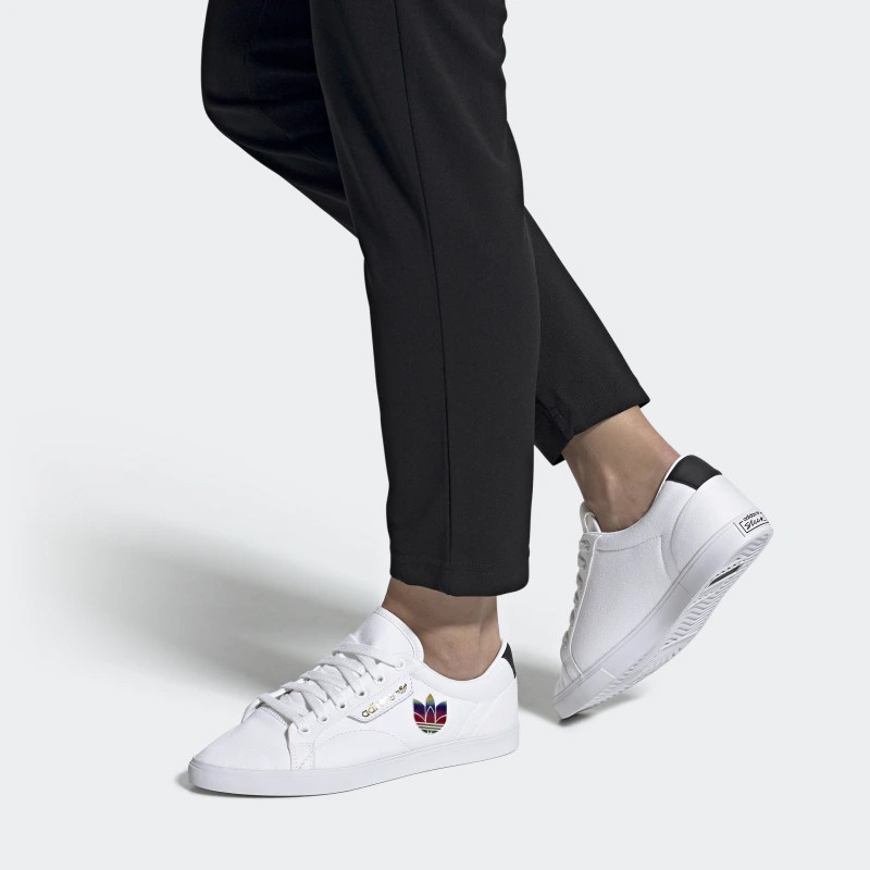 SEPATU SNEAKERS ADIDAS Wmns Sleek Lo