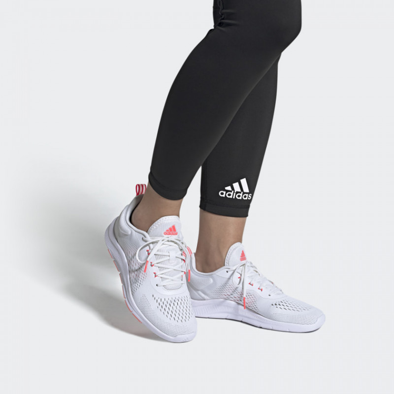 SEPATU TRAINING ADIDAS Wmns Novamotion