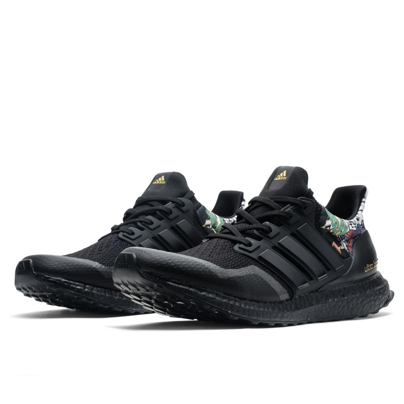 SEPATU LARI ADIDAS Ultraboost DNA CNY