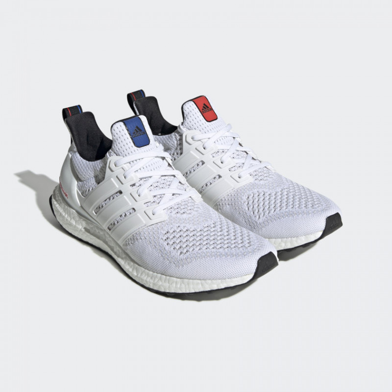 SEPATU LARI ADIDAS Ultraboost