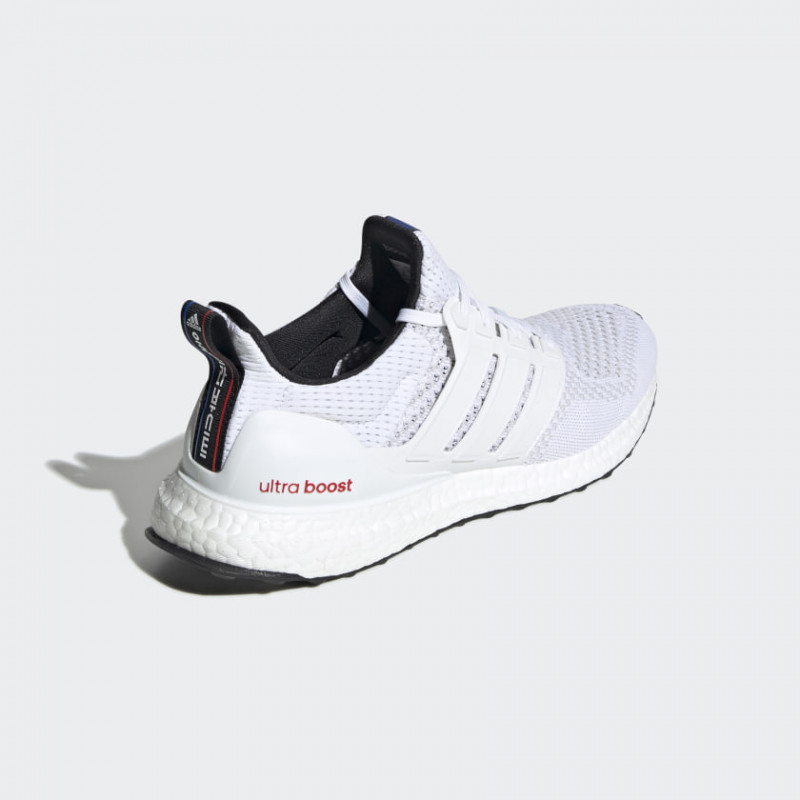 SEPATU LARI ADIDAS Ultraboost