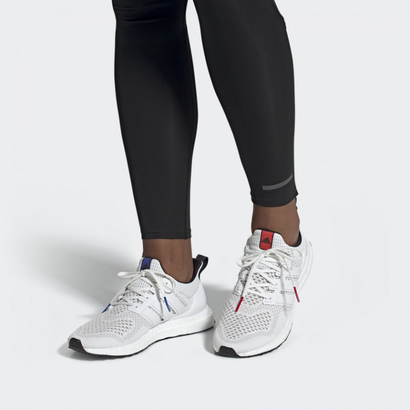 SEPATU LARI ADIDAS Ultraboost