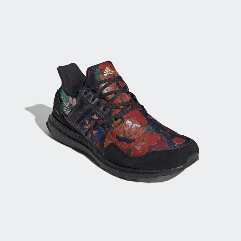 SEPATU LARI ADIDAS Ultraboost DNA