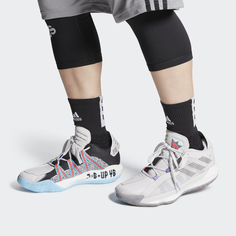 SEPATU BASKET ADIDAS Dame 6 Playoffs