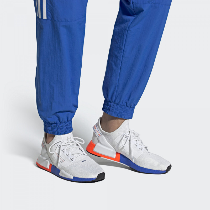 SEPATU SNEAKERS ADIDAS NMD_R1 V2