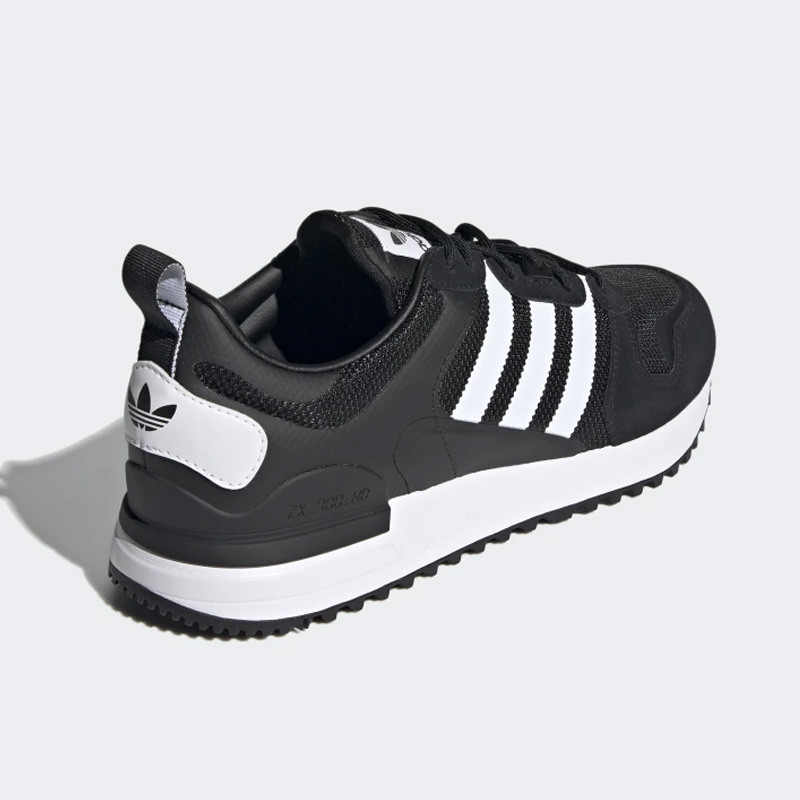 SEPATU SNEAKERS ADIDAS ZX 700 HD