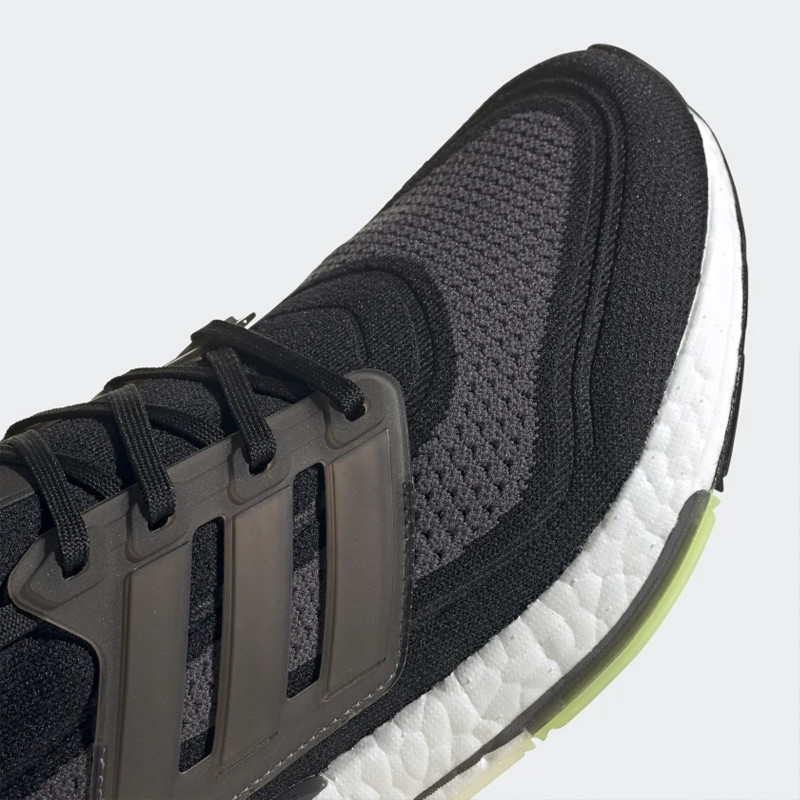 SEPATU LARI ADIDAS Ultraboost 21
