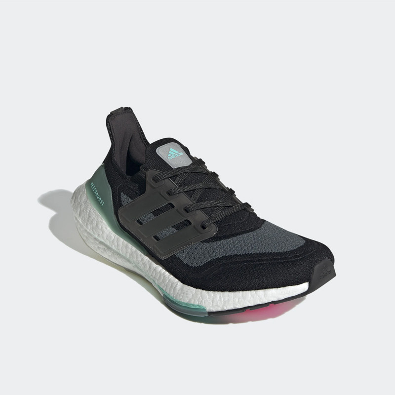 SEPATU LARI ADIDAS Wmns Ultraboost 21