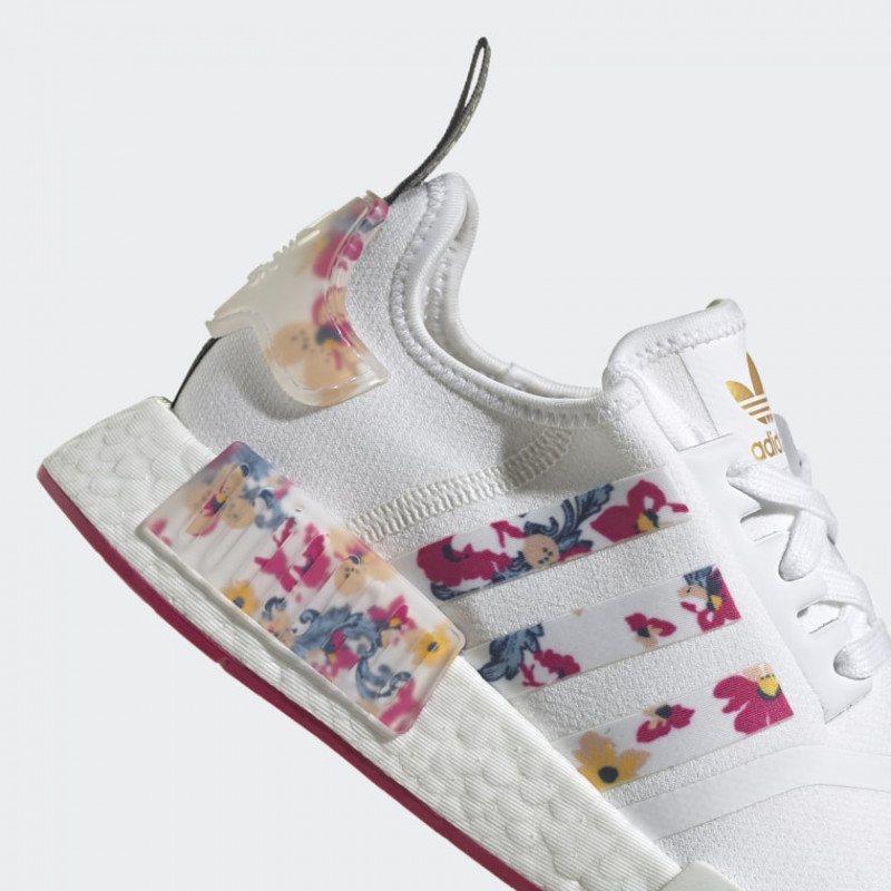 SEPATU SNEAKERS ADIDAS Wmns NMD_R1