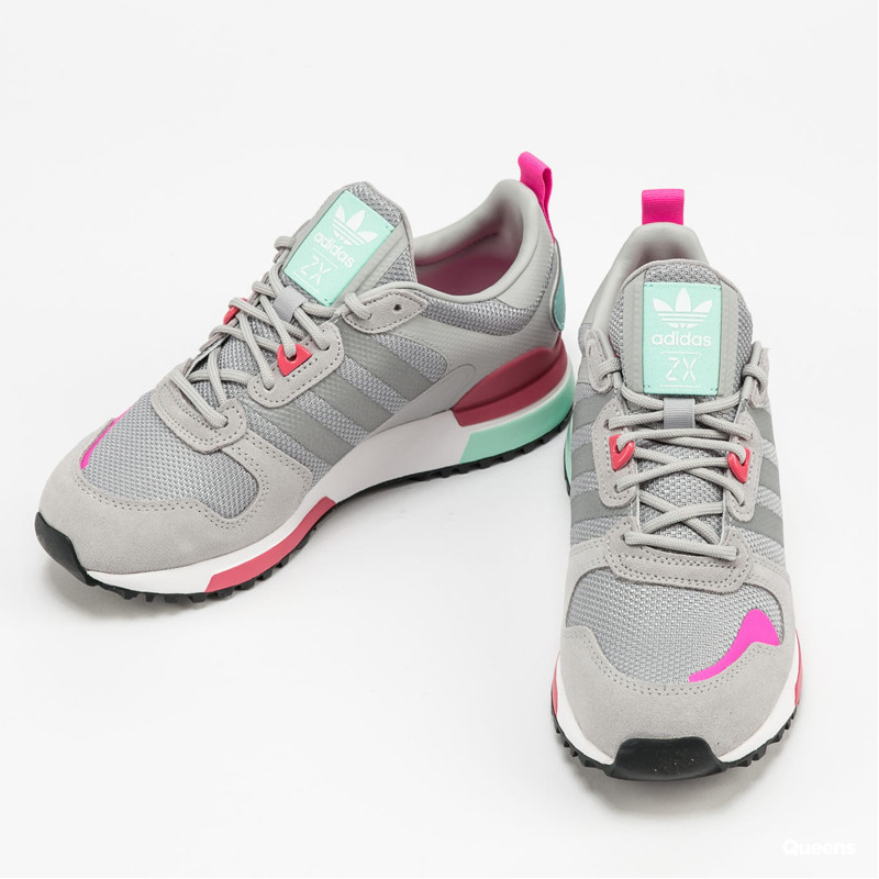 SEPATU SNEAKERS ADIDAS Wmns Zx 700 HD