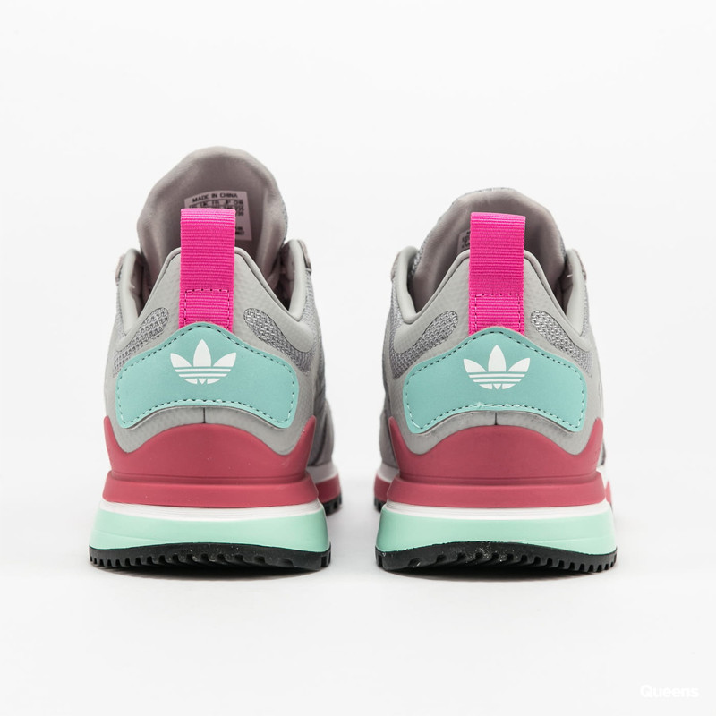 SEPATU SNEAKERS ADIDAS Wmns Zx 700 HD