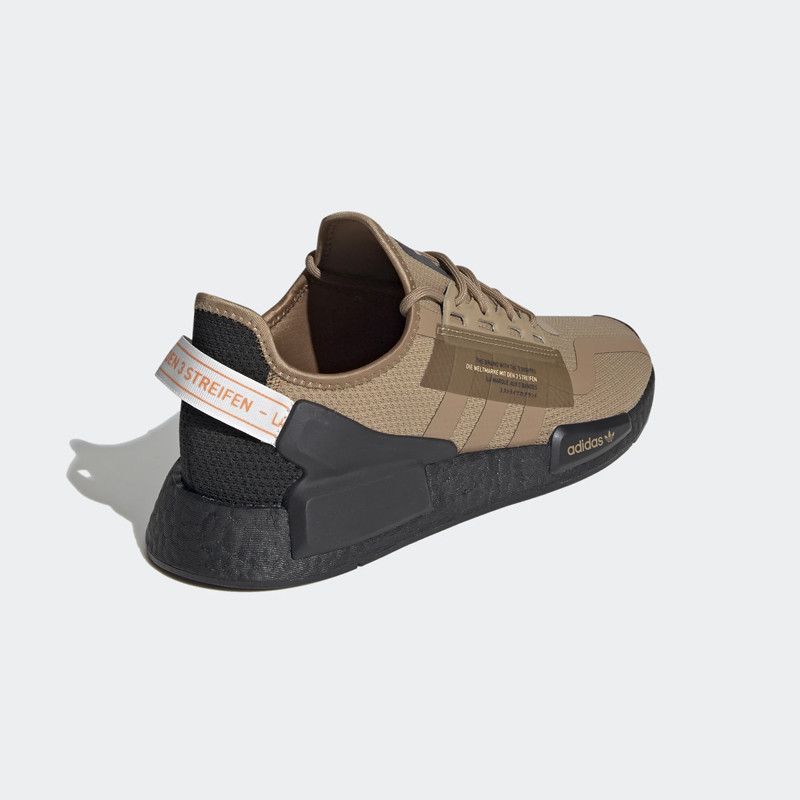 SEPATU SNEAKERS ADIDAS Nmd_R1 V2