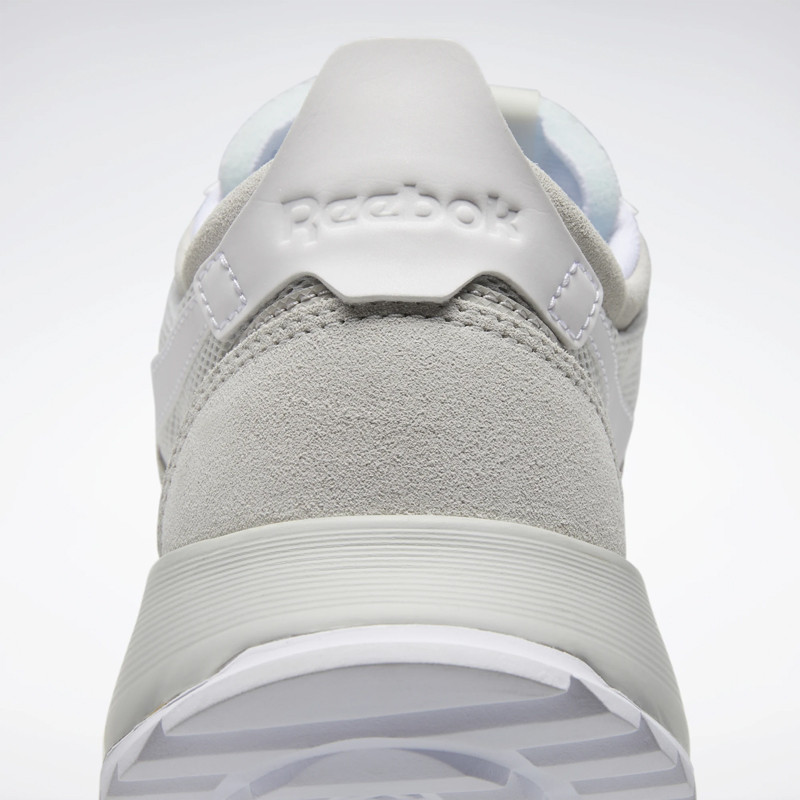 SEPATU SNEAKERS REEBOK Classic Leather Legacy