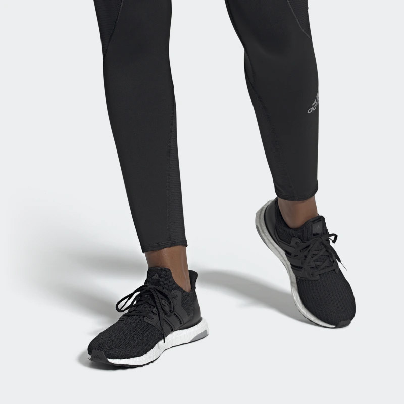 SEPATU LARI ADIDAS Wmns Ultraboost 4.0 Dna