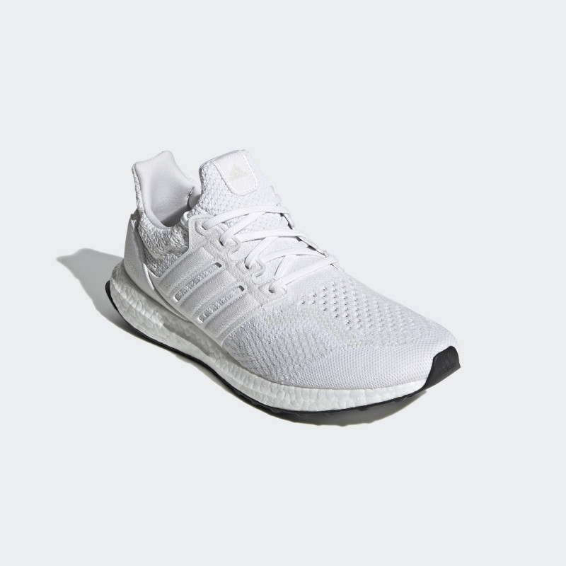 SEPATU LARI ADIDAS ULTRABOOST 5.0 DNA