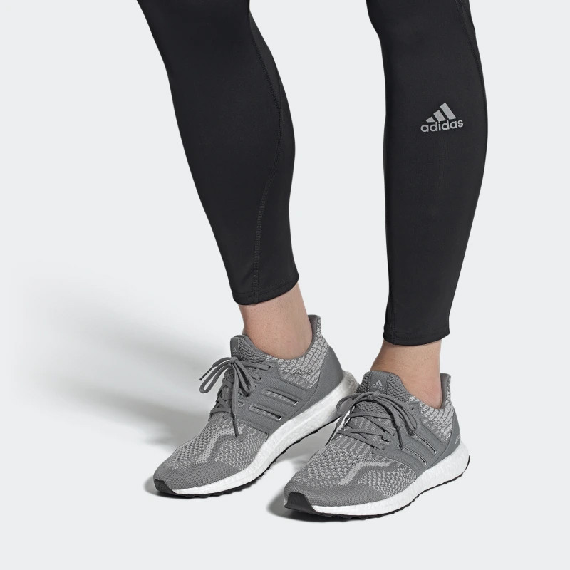 SEPATU LARI ADIDAS Ultraboost 5.0 Dna