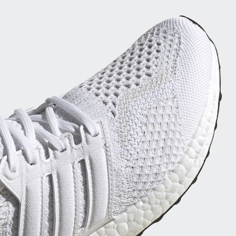 SEPATU LARI ADIDAS Wmns Ultraboost 5.0 DNA