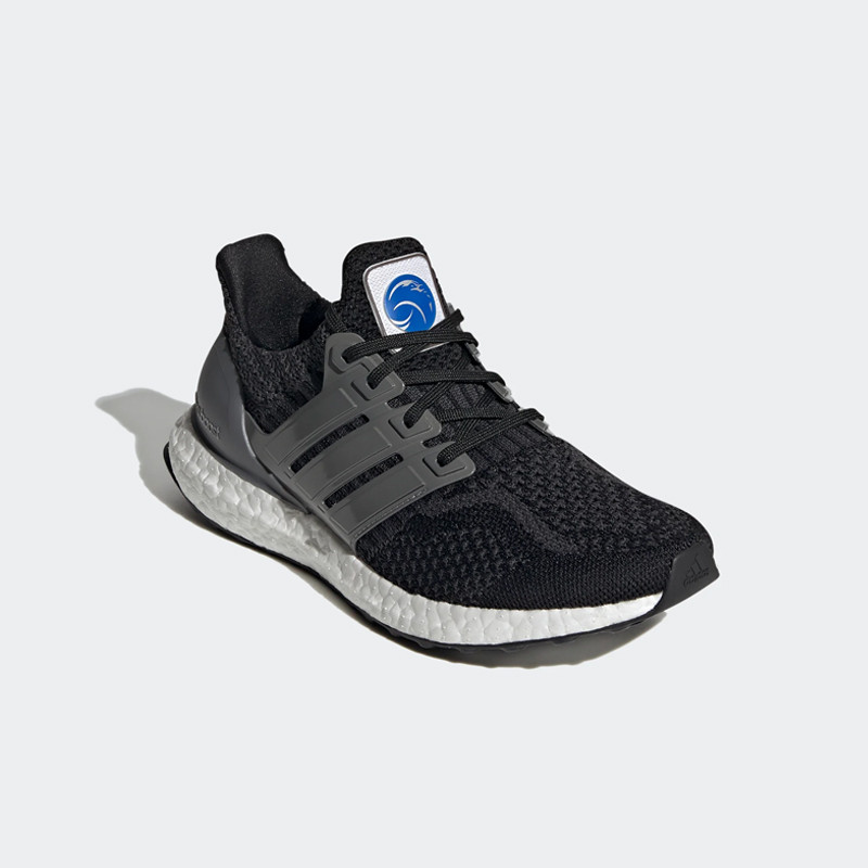 SEPATU LARI ADIDAS Wmns Ultraboost 5.0 DNA