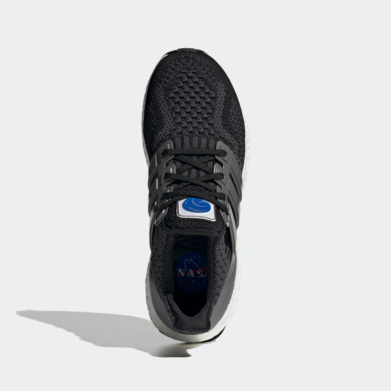 SEPATU LARI ADIDAS Wmns Ultraboost 5.0 DNA