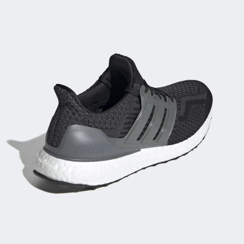 SEPATU LARI ADIDAS ULTRABOOST 5.0 DNA