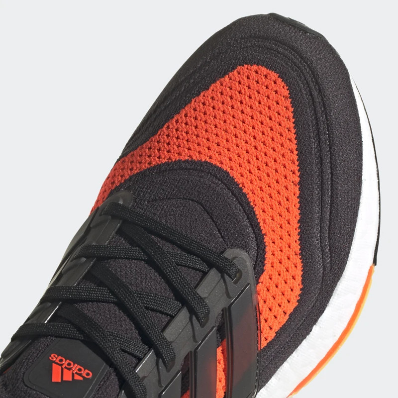 SEPATU LARI ADIDAS Ultraboost 21