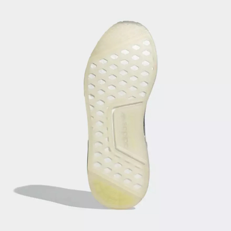 SEPATU SNEAKERS ADIDAS NMD_R1 Spectoo