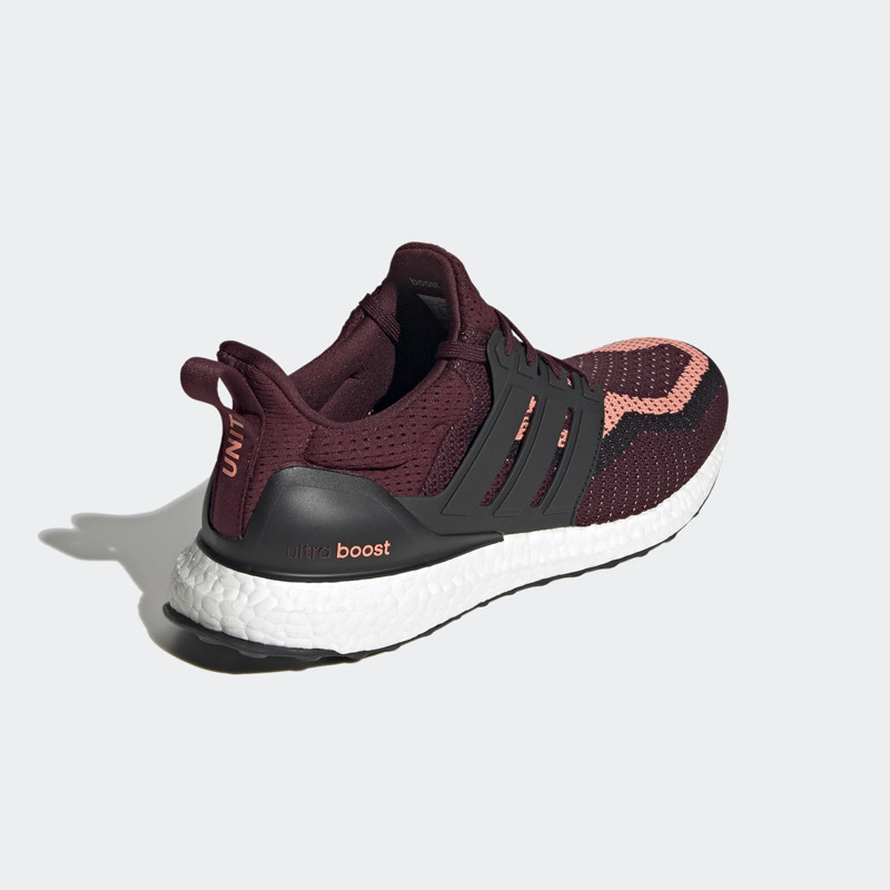SEPATU LARI ADIDAS Ultraboost Dna x  Manchester United Fans
