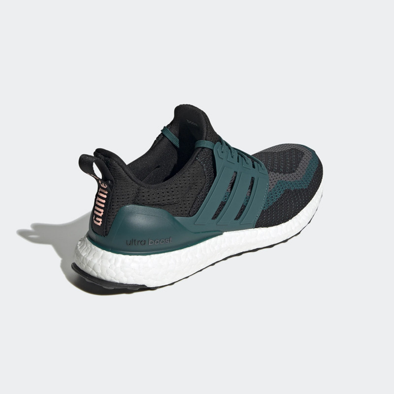 SEPATU LARI ADIDAS Ultraboost Dna x Arsenal Football Club