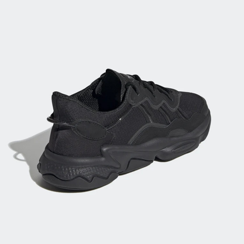 SEPATU SNEAKERS ADIDAS OZWEEGO