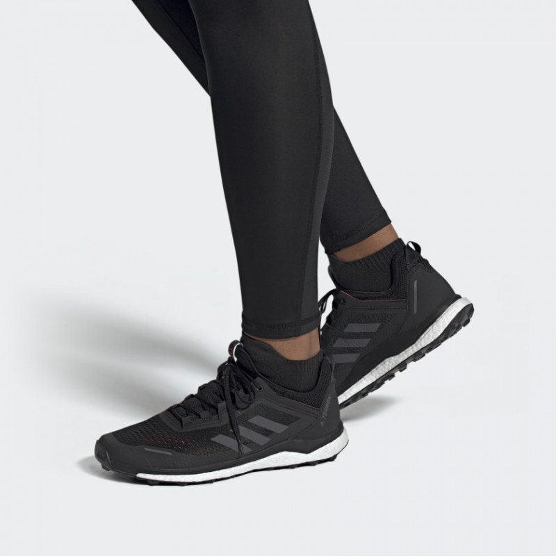 SEPATU TRAIL ADIDAS Terrex Agravic Flow