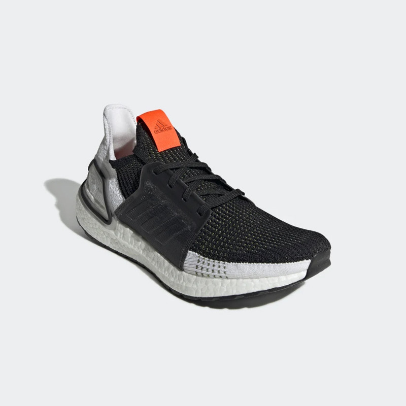 SEPATU LARI ADIDAS Ultraboost 19