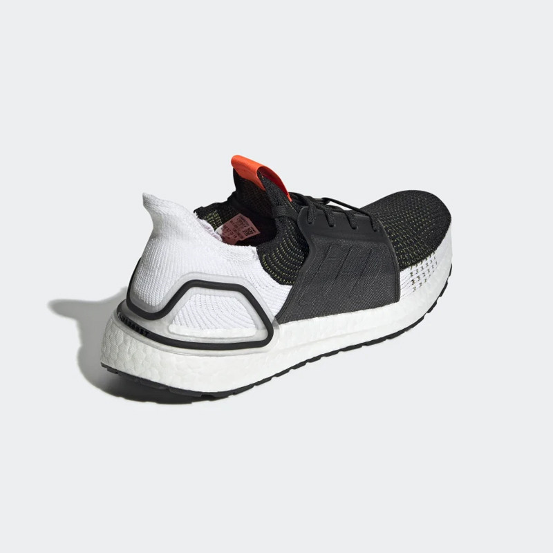SEPATU LARI ADIDAS Ultraboost 19