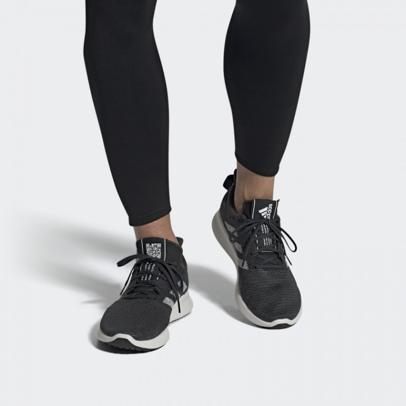 SEPATU LARI ADIDAS Sensebounce Plus Street