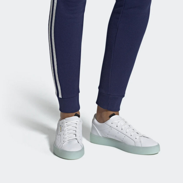 SEPATU SNEAKERS ADIDAS Wmns Sleek