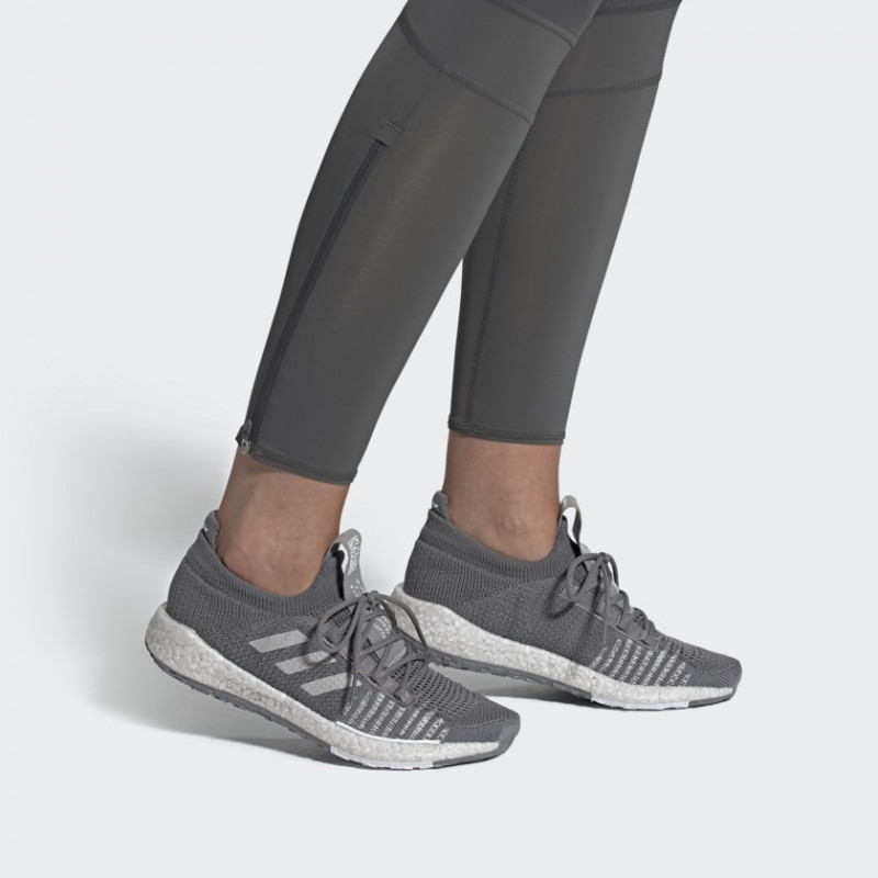 SEPATU LARI ADIDAS Pulseboost Hd