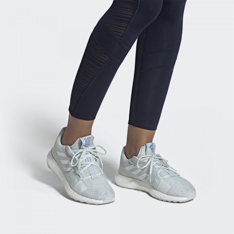 SEPATU LARI ADIDAS Wmns Senseboost Go