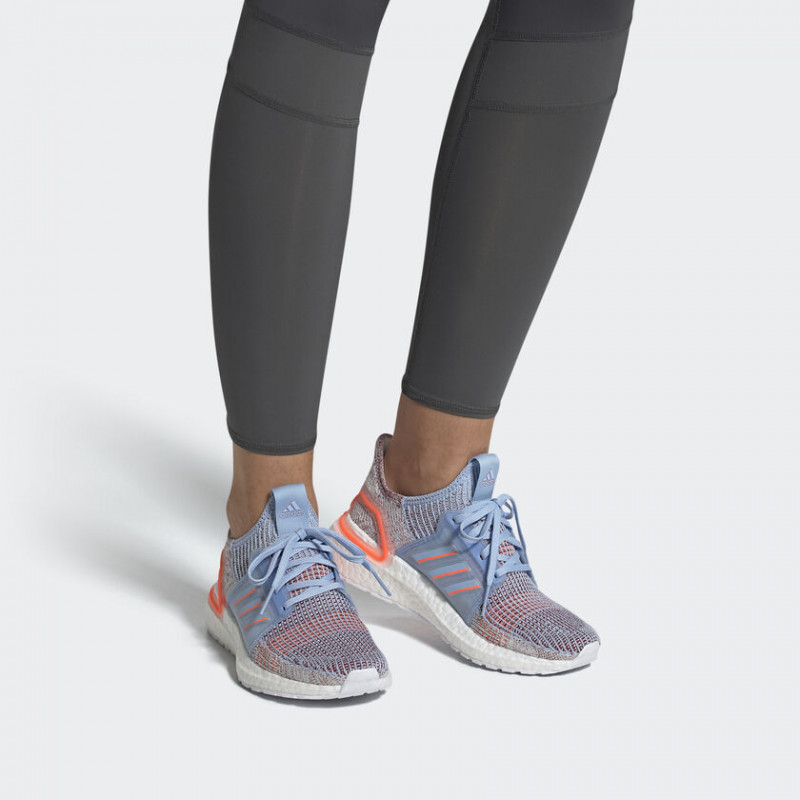 SEPATU LARI ADIDAS Wmns Ultraboost 19