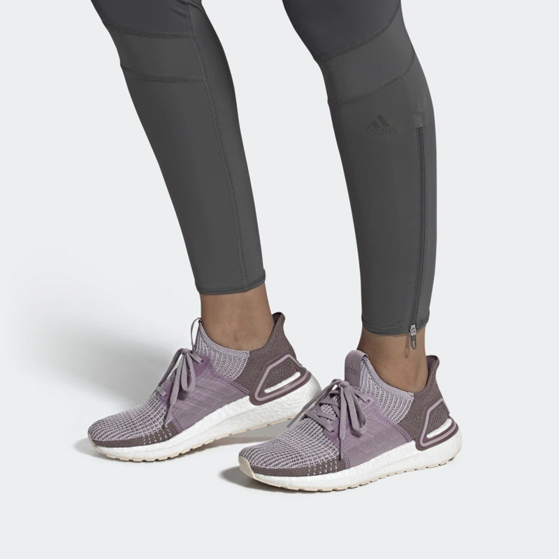 SEPATU LARI ADIDAS Wmns Ultraboost 19