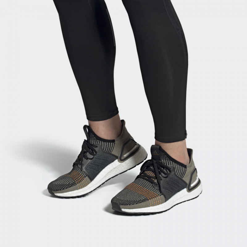 SEPATU LARI ADIDAS Ultraboost 19