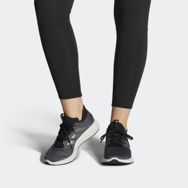 SEPATU LARI ADIDAS Wmns Edge Flex