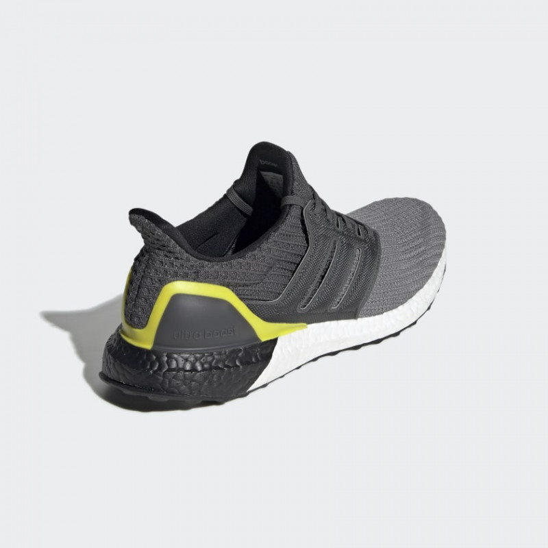 SEPATU LARI ADIDAS Ultraboost