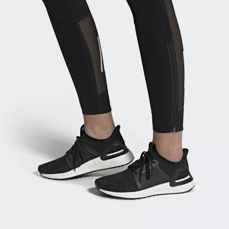 SEPATU LARI ADIDAS Wmns Ultraboost 19