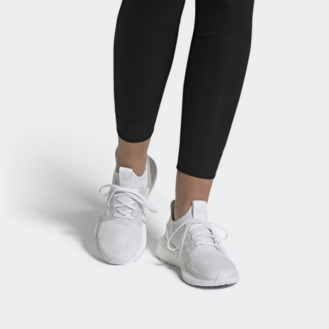 SEPATU LARI ADIDAS Wmns Ultraboost 19