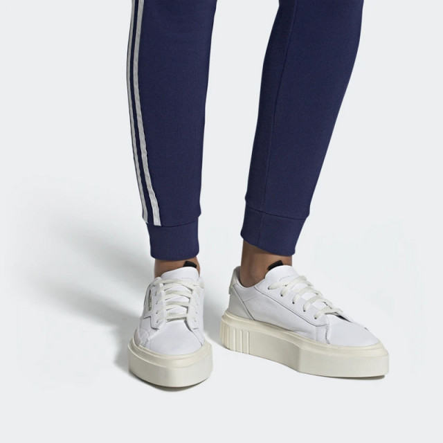 SEPATU SNEAKERS ADIDAS Wmns Hypersleek